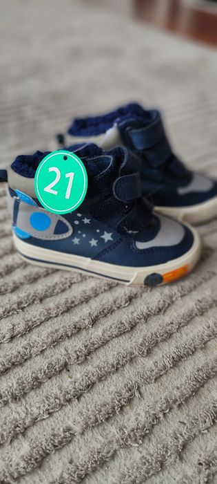 Ботинки утеплённые на мальчика 21 р