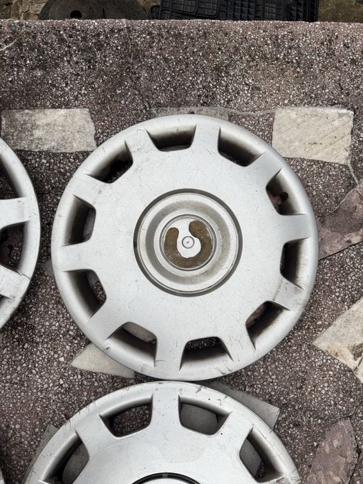 Vând set 4 cauciucuri de iarnă Volkswagen + 4 capace VW