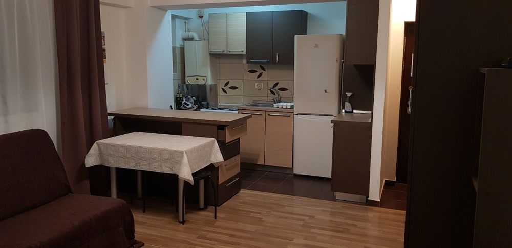 Particular închiriez apartament cu doua camere