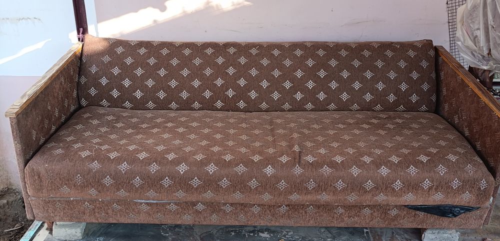 Продается диван состояние среднее