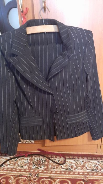 Costum de dama aproape nou