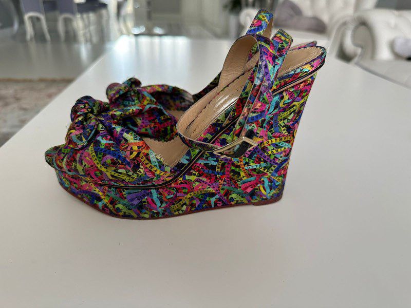 Продам Босоножки