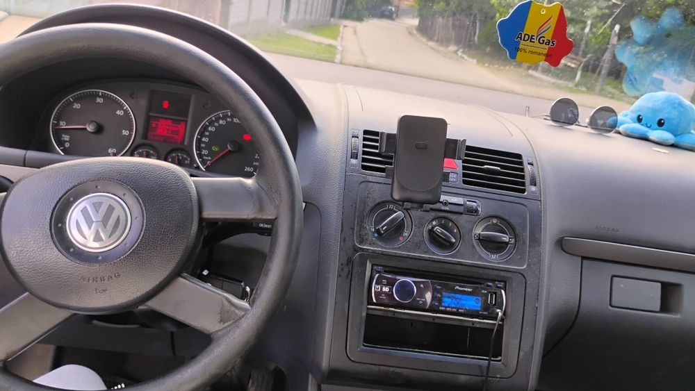 Vând Volskwagen Touran 1.9 TDI