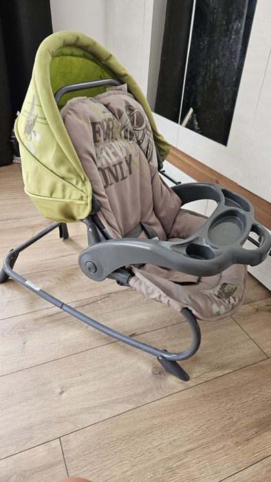 Шезлонг-люлка и стол за хранене