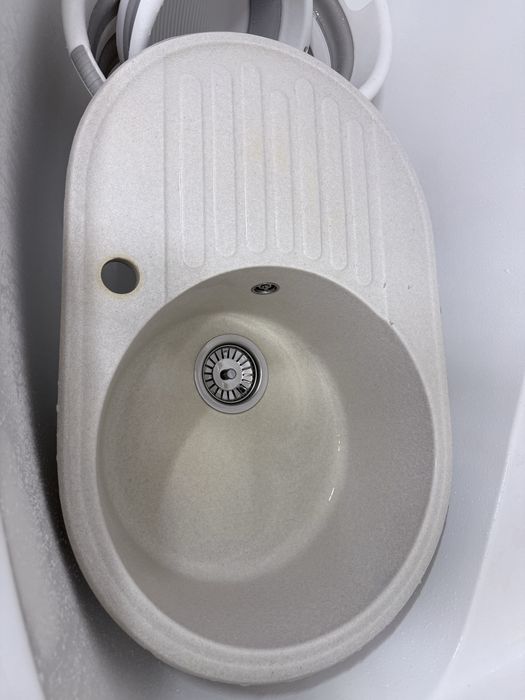 Кухонная мойка б/у из искусственного камня