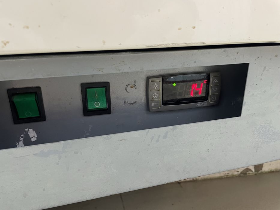 Продам витринный холодильник