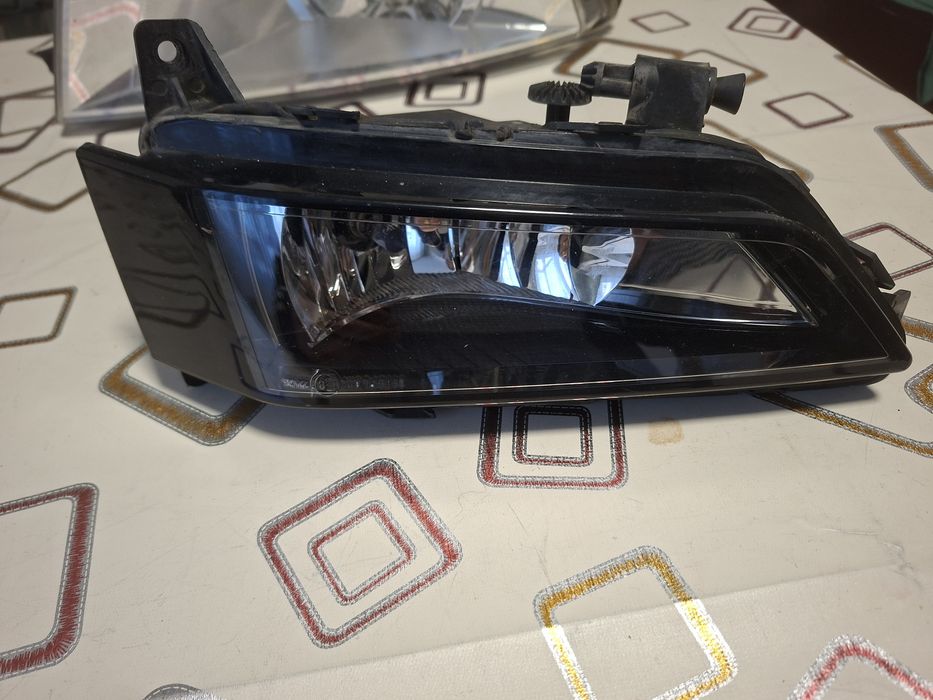 proiector stânga ceață  Fabia 4