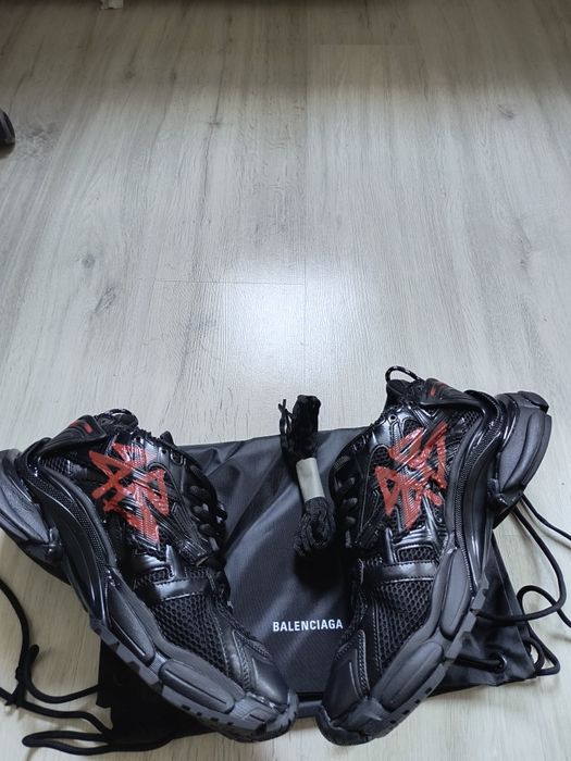 Balenciaga runner graffiti red