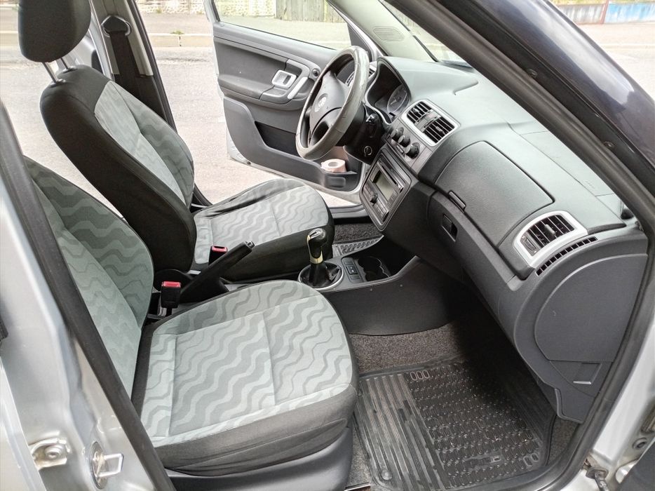 Vând Skoda Fabia