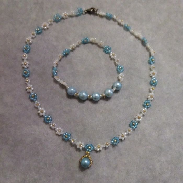 Браслеты, чокеры из бисера