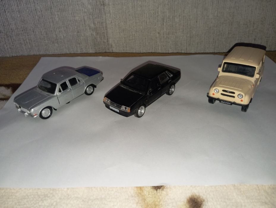 Продам машинки металлические