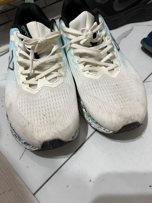 Кроссовки 20мыннан екеуы 40мын