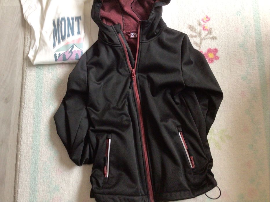 Детско яке+нова тенискка и подарък към тях