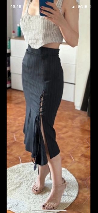 Costum  cu fusta  lana virgină fina Max Mara