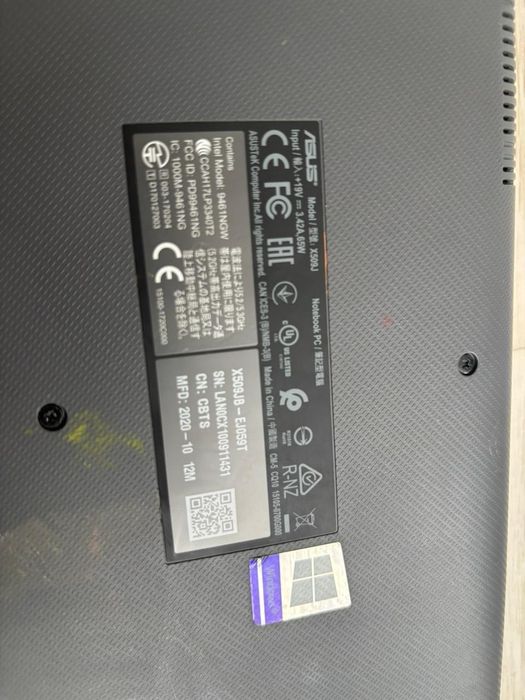 Продам современный шустрый ноутбук Asus i3 сумка мышка