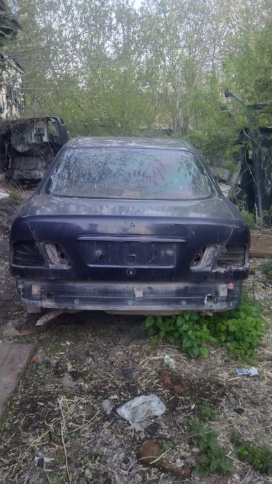Продам запчасти на автомобиль Mercedes 210