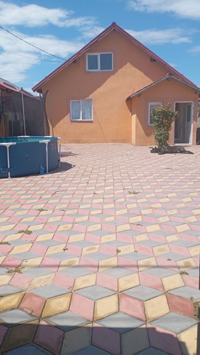 Închiriez casa in cernele