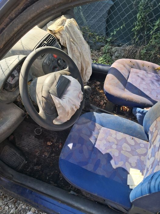 Vând Fiat Seicento, fabricație 2000, Motor de 1000 pe benzină, avariat, fără acte, pentru piese, dezmembrez: cutie, motor (89mii km), tapițerie