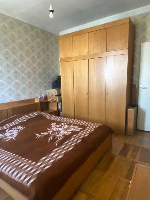 Срочно в связи с отъездом 2\4\4 60м.кв. (  77 серия. )