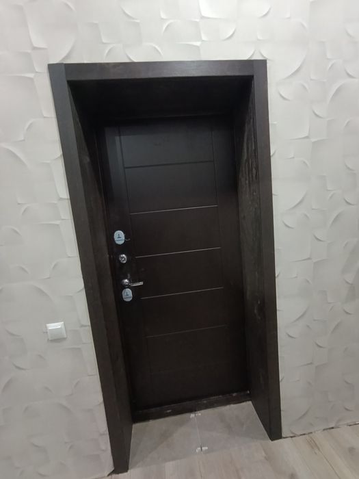 Установка входных дверей