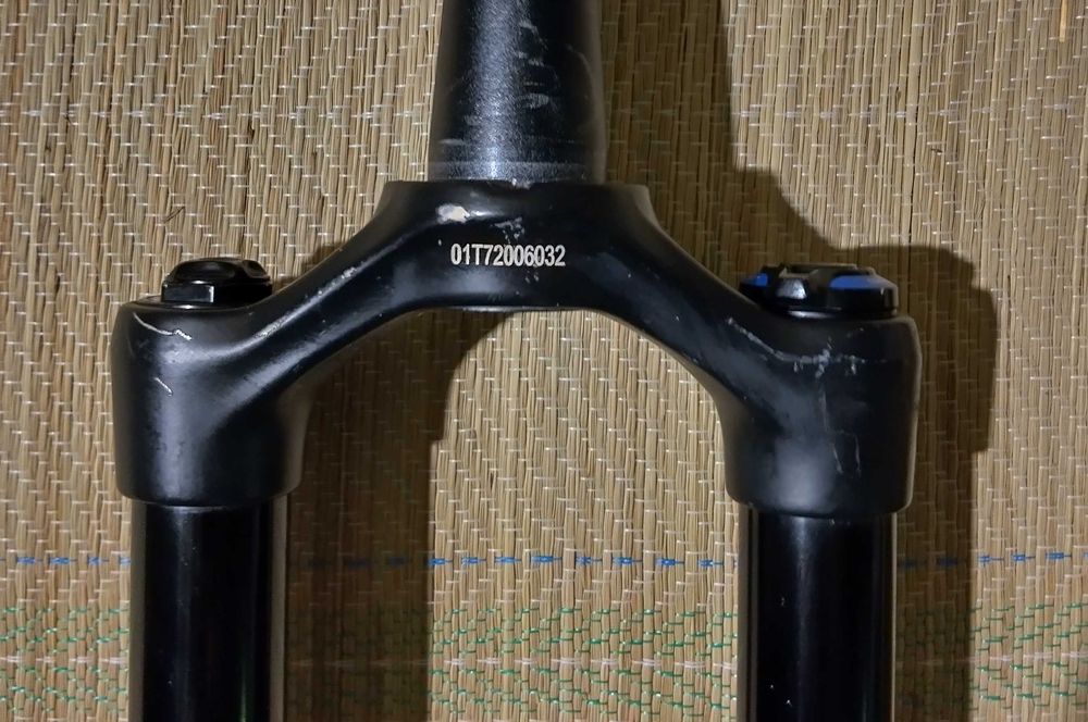 Вилка RockShox Yari RC [27.5] 170mm