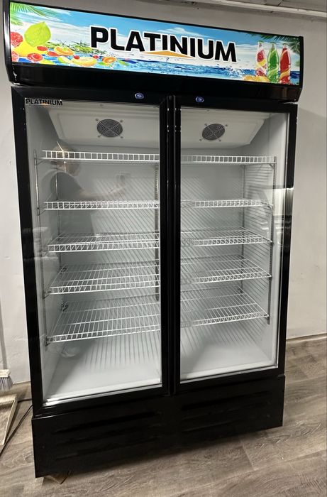 Продам новый витринный  холодильник