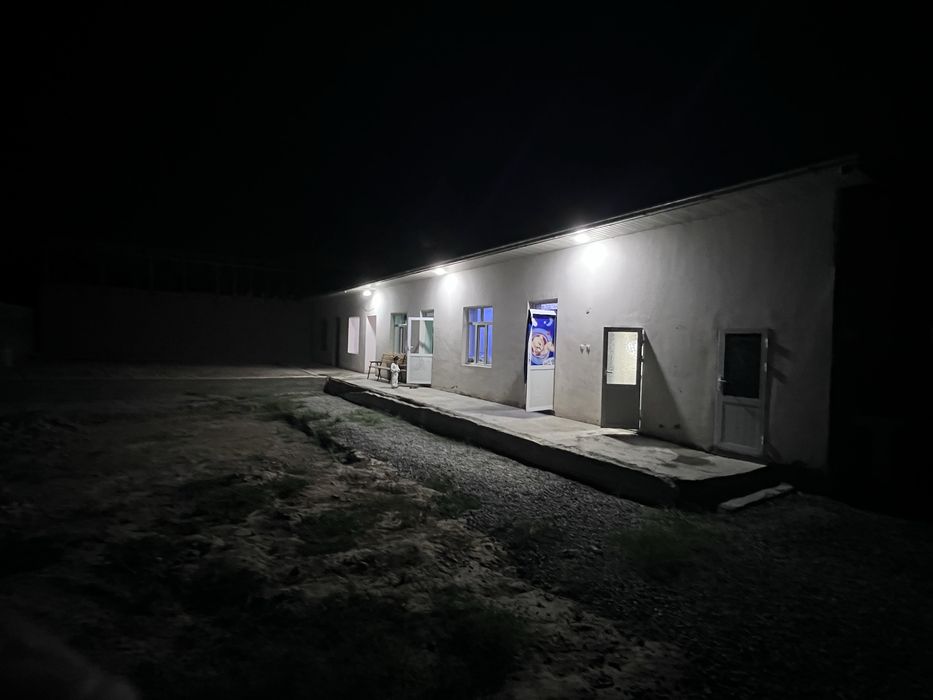 Uy Hovli sotiladi 5 sotx 4 xona + 2ta xona biton