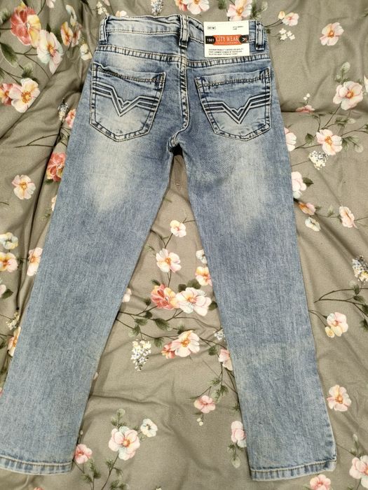 Джинсы 2 пары на мальчика 7 8 лет