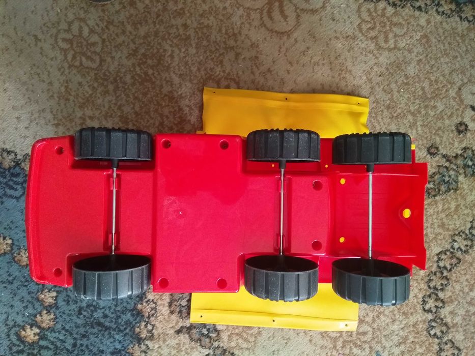 Продам большую детскую машину