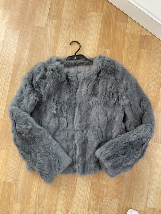 Haina blana de iepure gri