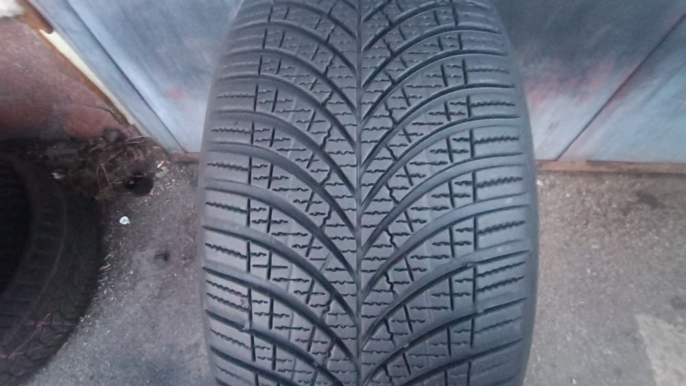 245/45/19 Goodyear Дот 4524