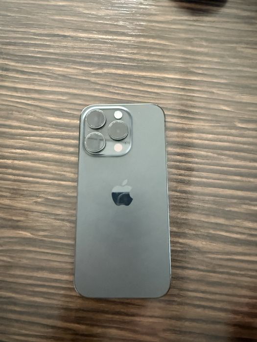 Iphone 15 PRO putin folosit