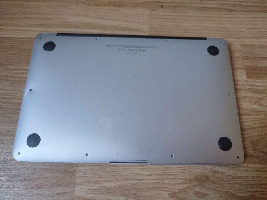 Macbook Air 11 mid2011 A1370  emc 2471- Intel Core i5 / 4gb RAM