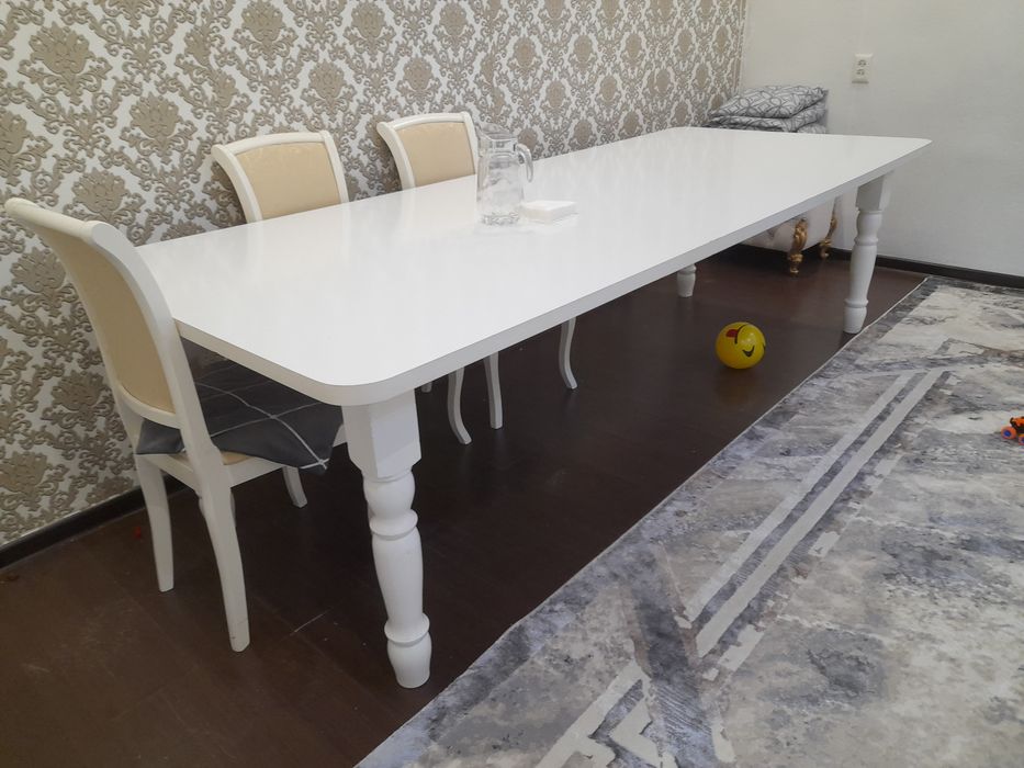 Продаётся  стол гостиной