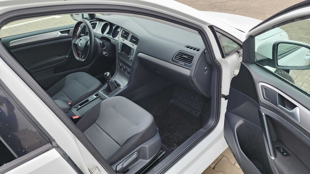 Vând Volkswagen Golf 7