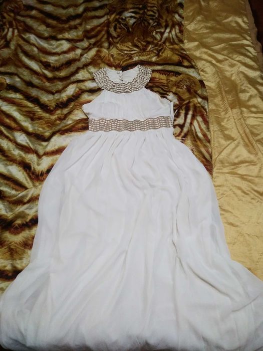 Платье белое длинное