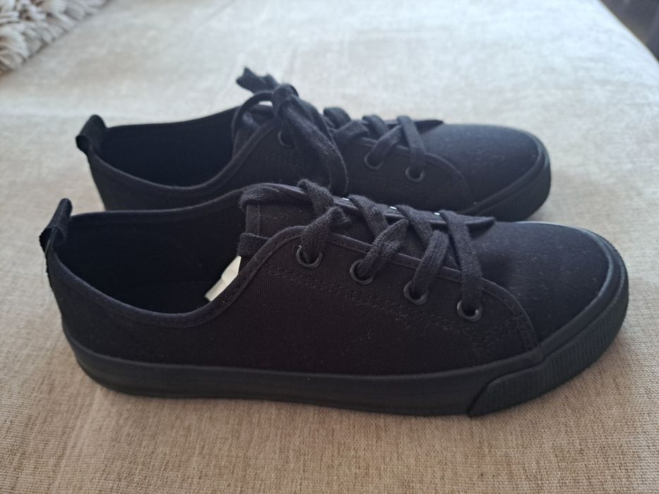 Нови платненки H.M.