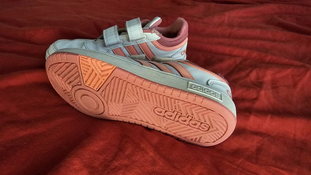 Продавам детски обувки втора употреба – Skechers и Adidas