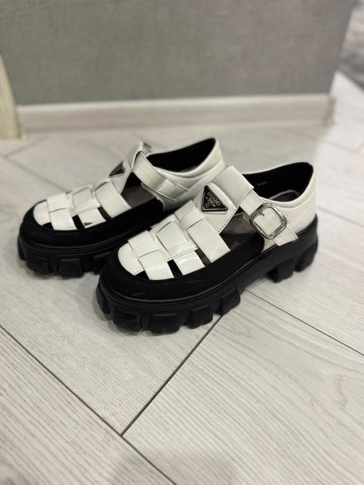 Туфли на высокой подошве  36р.