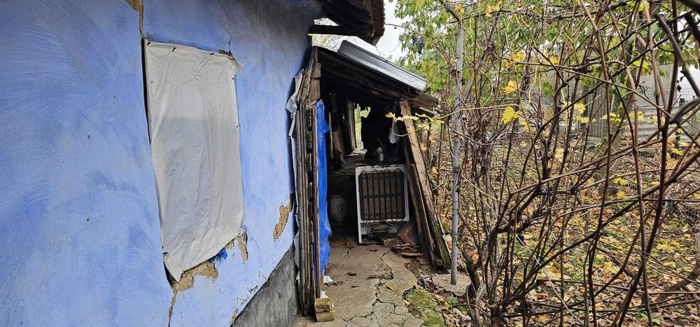 Vând casă bătrânească renovabila în Giurgiu,com Stanesti,sat Stanesti, curte 582 mp.