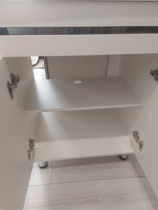 Шкаф с ракавиной.