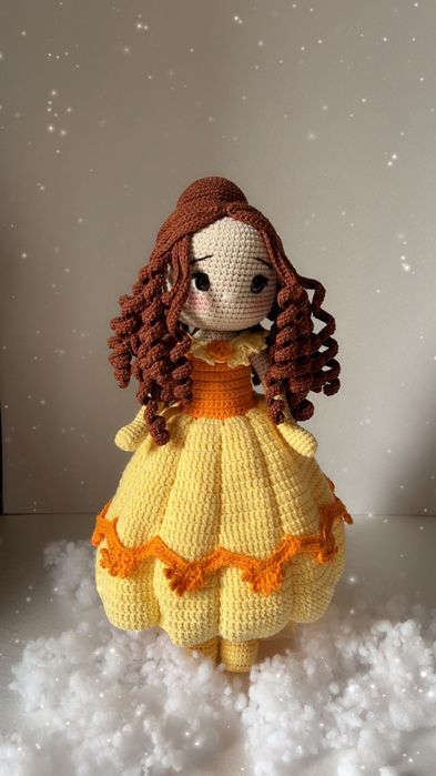 Ръчно изплетена бутикова кукла Бел