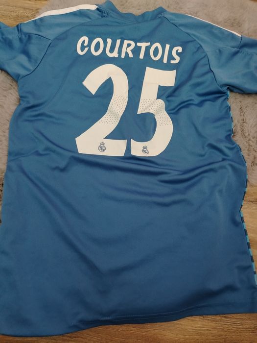 Детски футболни дрехи