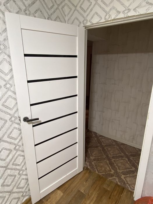 Продам бу кухоный гарнитур меж двери