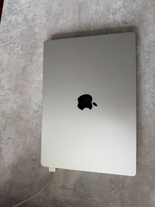 MacBook Pro 14" (M1 Pro / 16 / 512 GB)  топ для учебы и вайбкодинга