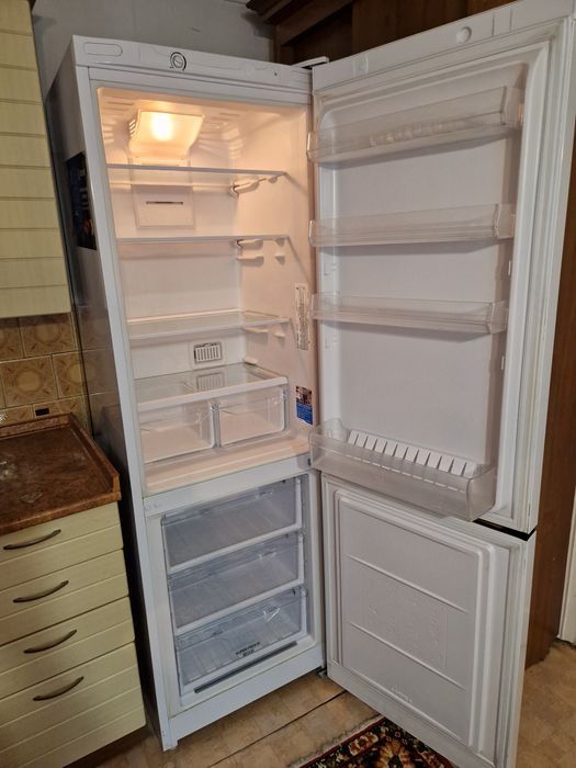 Indesit холодильник