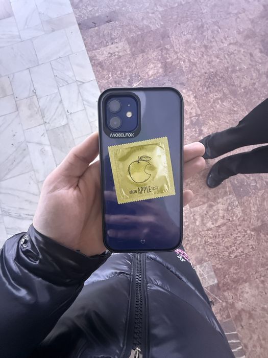 Iphone 12 aproape nou