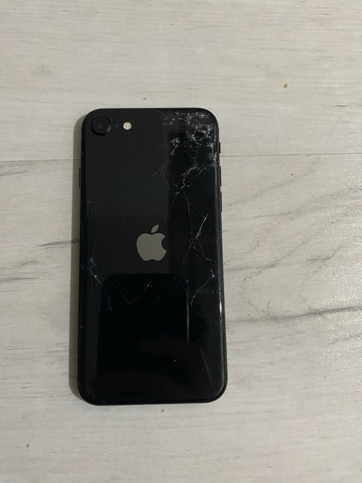 Продам Iphone se 2020