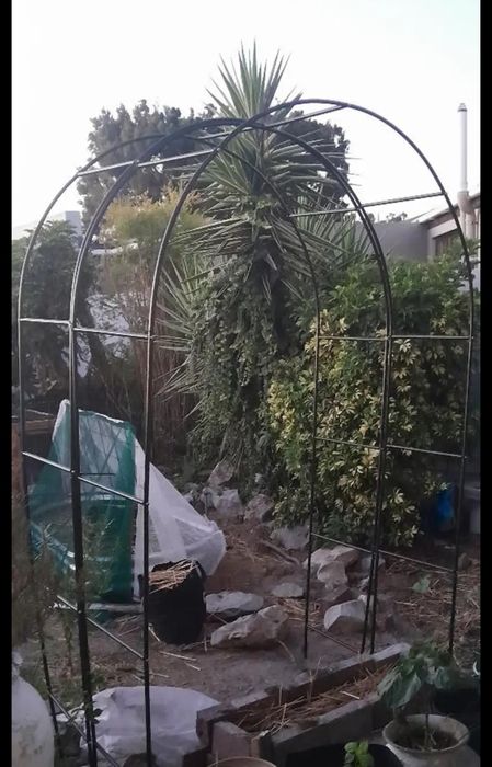 Метална градинска рамка