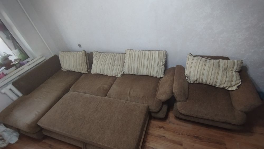 Диван угловой и кресло
